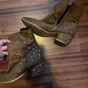 Studded Brown Ankle Boots- Misguided